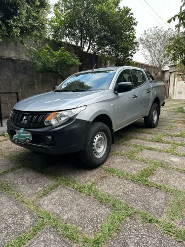 Mitsubishi L200 Triton Sport GLX 2.4 CD Diesel Mec. 2020