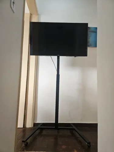 Suporte de chão com Rodinhas para TV