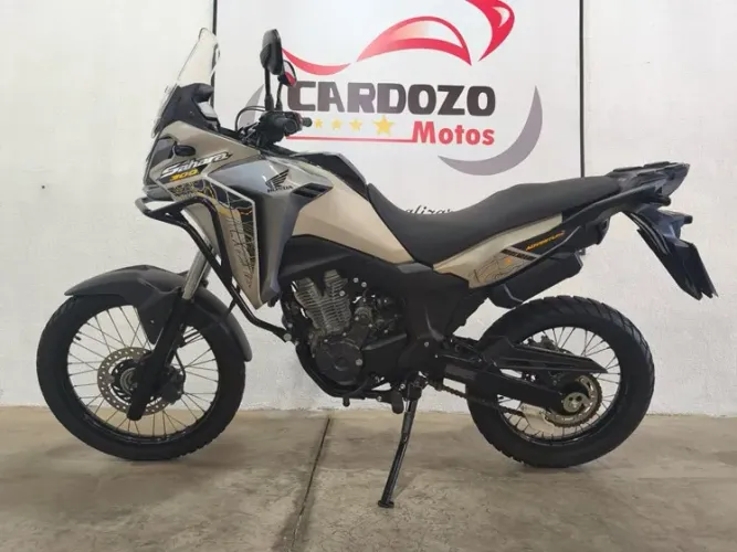HONDA XRE 300 SAHARA ADVENTURE 2025 BEGE
