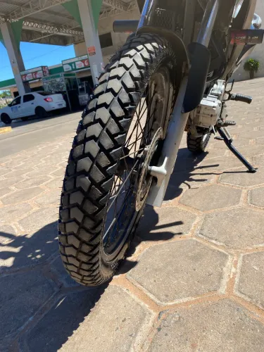 Vede-se ou troca em carro ou outra moto