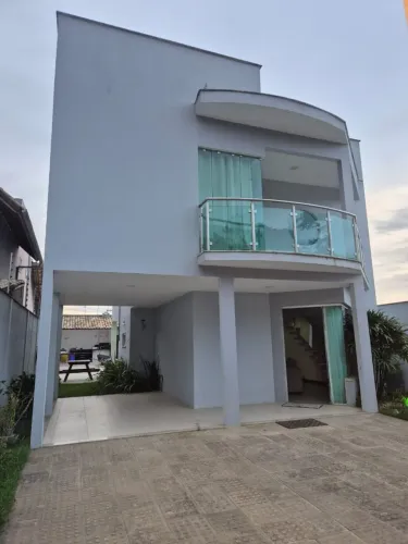 Vende-se casa com piscina