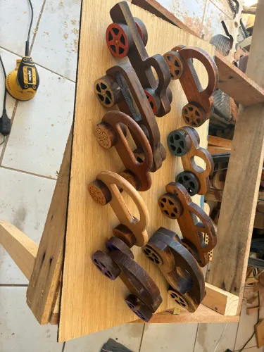 Carrinhos de Madeira Artesanais - Peças Únicas | R$30