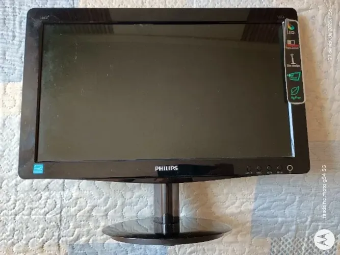 Monitor LED Phillips 15,6 + Placa de vídeo 128 Mb + Adaptador HDMI para VGA