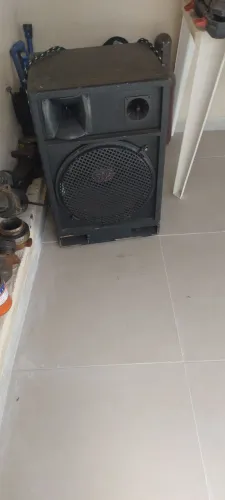 Vendo uma ótima caixa de Som para igreja de 15 polegadas
