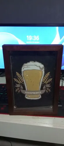 Quadro decorativo porta tampinhas de cerveja 