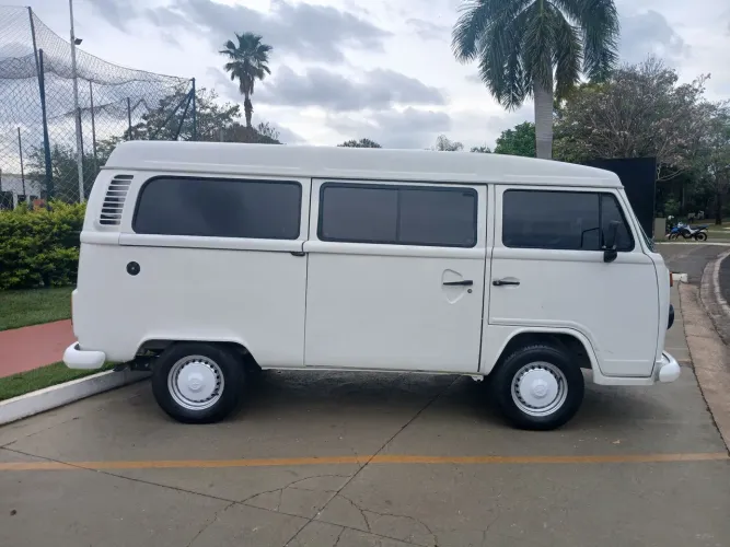 Volkswagen Kombi Standard 1.4 MI Total Flex 8V 2012
