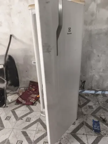 Geladeira para retirada de peças