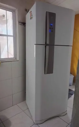 Geladeira Electrolux GRANDE DF54