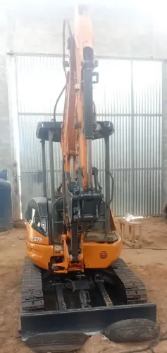 Mine escavadeira case cx27b. 