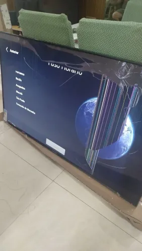 Tv LG 65 polegadas na caixa com defeito na tela