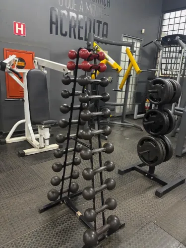 Torre de halteres com suporte completa  do 2 ao 10 kilos !