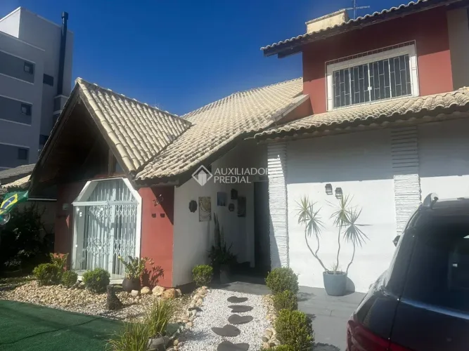Casa com 4 Quartos à venda, 200m² - Pagani - Palhoça - SC