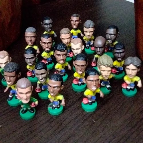 Bonecos/miniaturas seleção brasileira de futebol de 2018, completa.