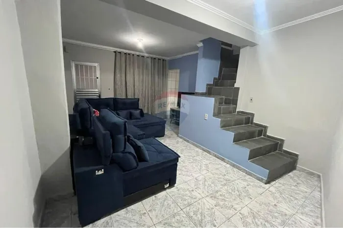 2 salões comerciais + casa com 3 dormitórios e duas vagas em terreno de 237 m2
