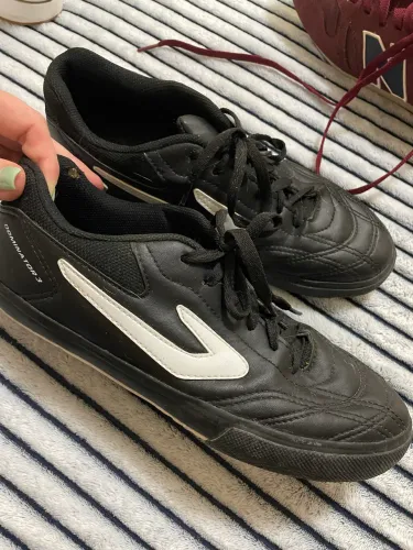 Tênis futsal topper