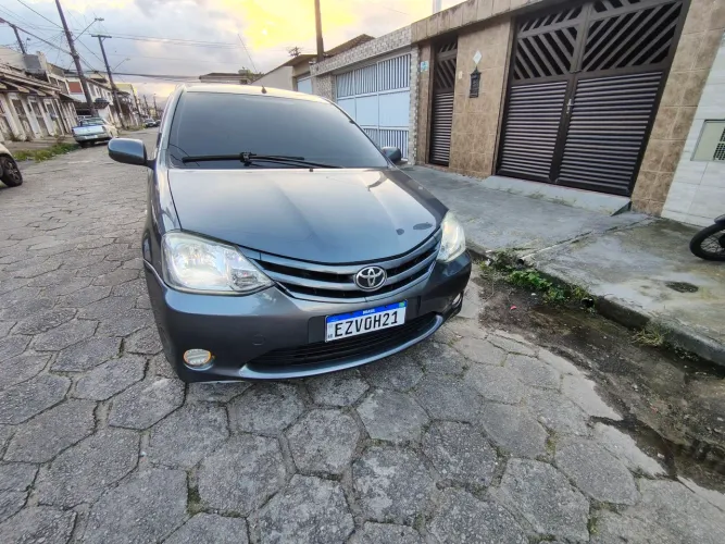 Toyota Etios XS 1.3 Flex 16V 5P Mec. 2013