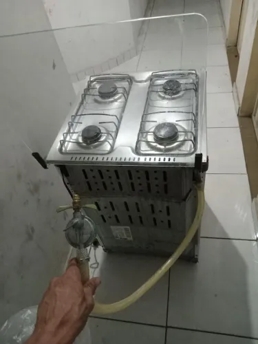 Fogão semi novo 04 bocas 250 reais, com válvula.
