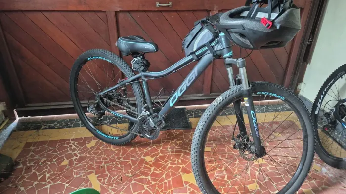 Vendo bicicleta OGGI semi nova