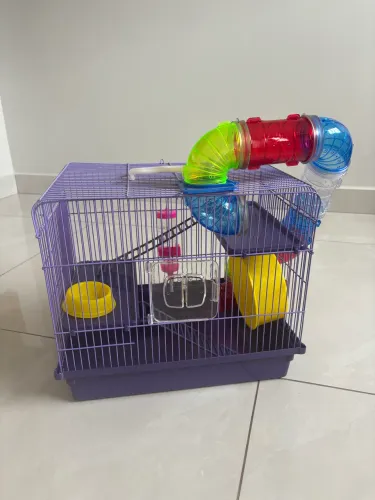 Vende-se gaiola grande para Hamster usada em bom estado
