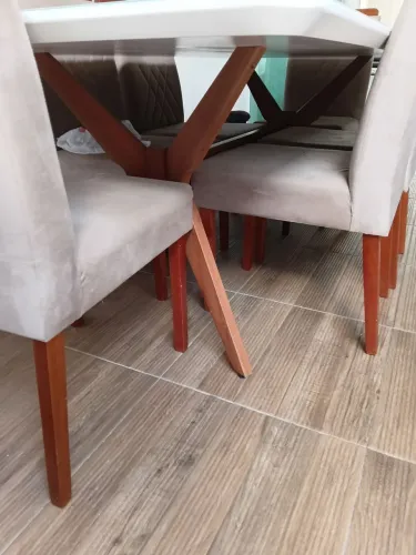 VENDO MESA COM 6 CADEIRAS