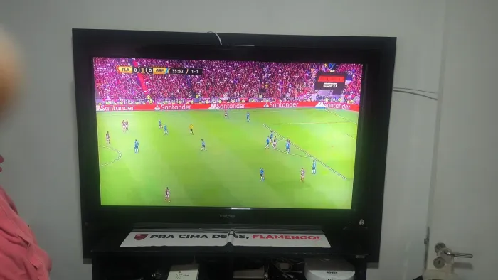 Vendo televisão cce de LCD a tv está funcionando normal só interessado chamar por favor ok
