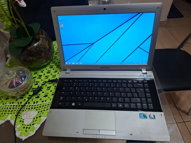 Notebook Samsung RV411 processador i3 4gb RAM 300 de HD 