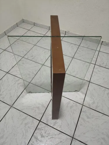 Vendo base de mesa de madeira maciça