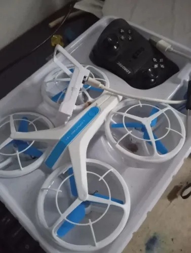 Vendo drone ( modelo sem câmera) para iniciantes