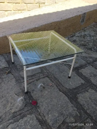 Mesinha com tampo de vidro