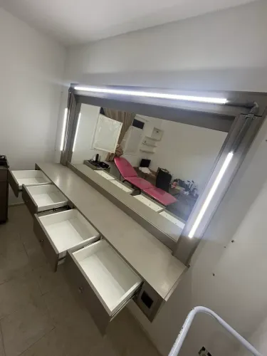 Bancada para salão com espelho