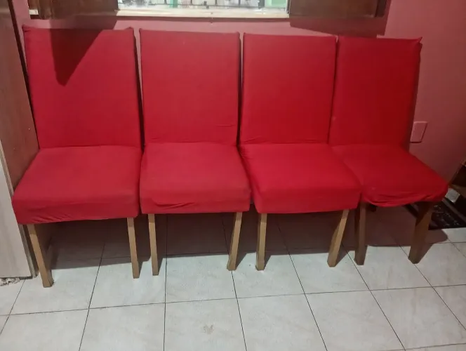 Cadeiras 4 unidades. Faço a entrega, se vim buscar dou um desconto!
