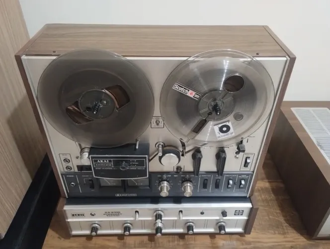 AMPLIFICADOR E TAPE DE ROLO AKAI