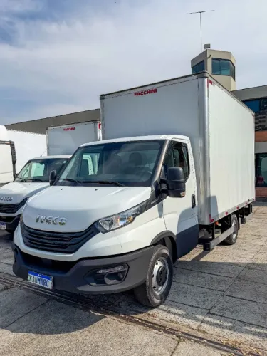 Iveco Daily 35-160 Ano 2023 Baú e Plataforma Hidraulica