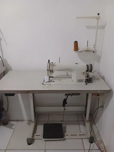 Maquina de costura Reta