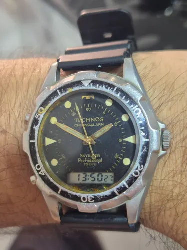 Relógio TECHNOS SKYDIVER  À QUARTZ  -  VINTAGE