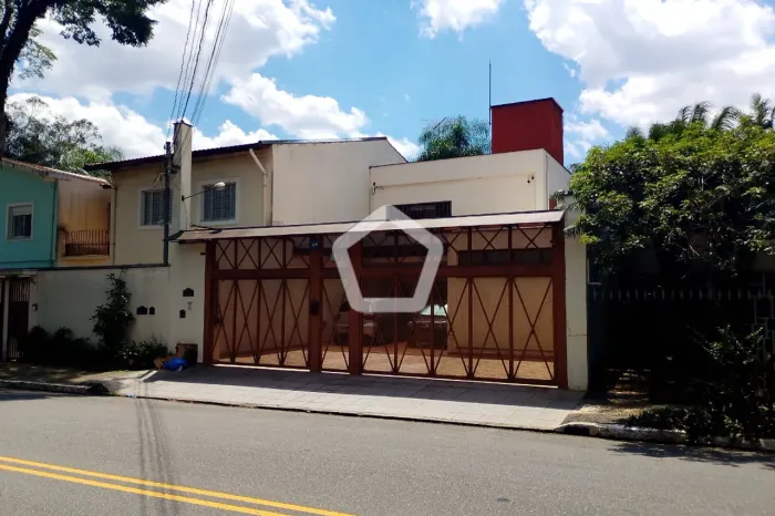 Casa para venda em Brooklin com 4 quartos, sendo 2 suítes, 493m²