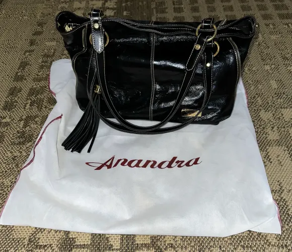 Bolsa Feminina Anandra em Couro Original - Preta