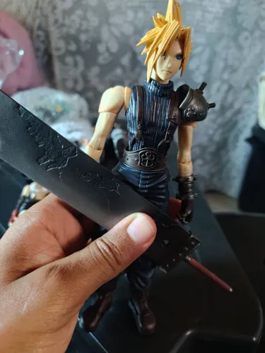 Cloud, tifa e aerith (play arts)