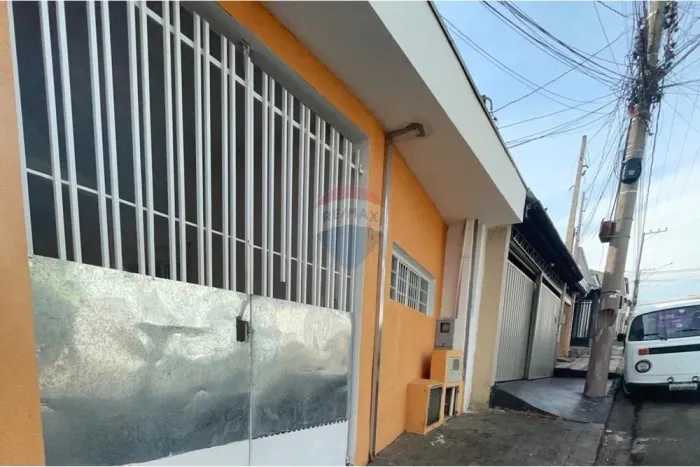 Excelente casa térrea para locação de 3 dormitórios , na Vila Barcelona com garagem cobert