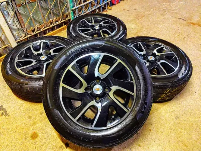 Rodas Aro 15" Originais GM Chevrolet C/Pneus 195/65R16 - Aceito Cartão