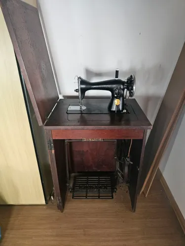 Máquina de Costura Singer Antiga Com Mesa 1940