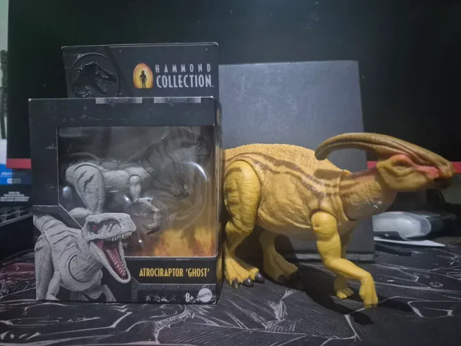 Jurassic world lote Atrociraptor Hammond Collection e Parassaurolofo Dino Rivals