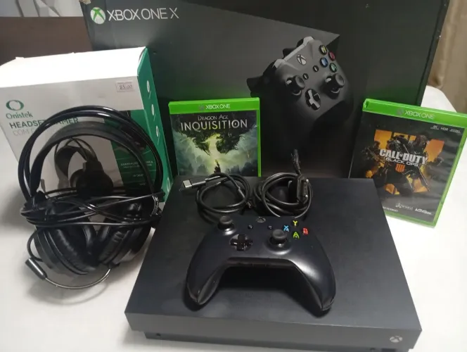 Xbox One X 1TB + Controle + Jogos + Headset + Caixa original<br>Descrição