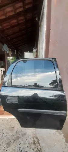 Porta do Corsa sedan 2003 lado de trás
