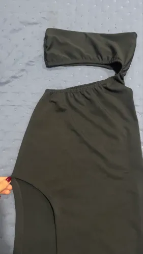 Vendo vestido com fendas 