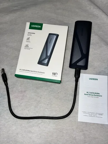 Case UGREEN M.2 SATA/NVMe 10Gbps para SSD