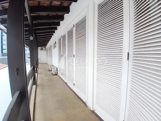 Casa comercial para locação no bairro Ponta Aguda.
