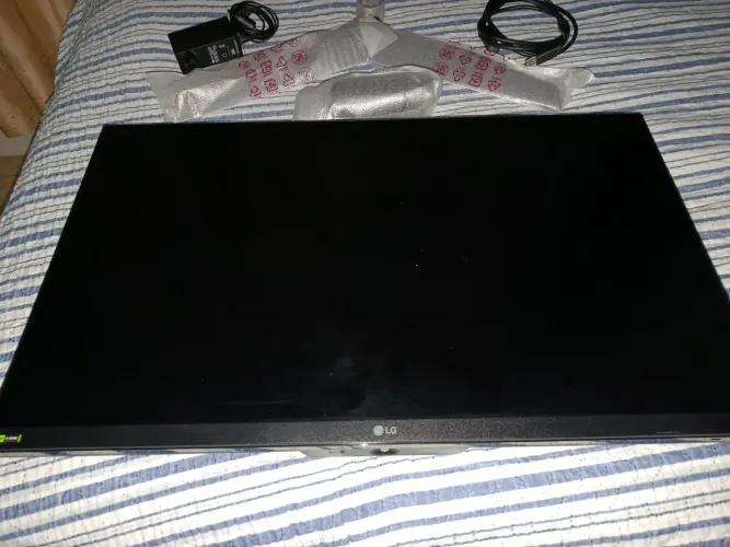 Monitor LG Ultraguear 180Hz, 27 polegadas, semi novo.
