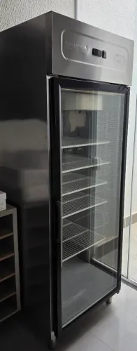 Expositor, Cervejeira de Inox Cozix com porta de vidro na frente e porta de inox atrás