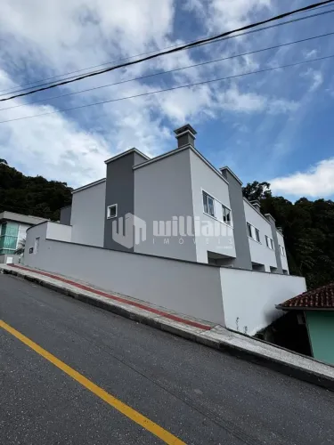 OTIMAS CASA DE 3 DORMITÓRIOS SENDO 1 SUÍTE E 2 DEMI NO BAIRRO SÃO PEDRO